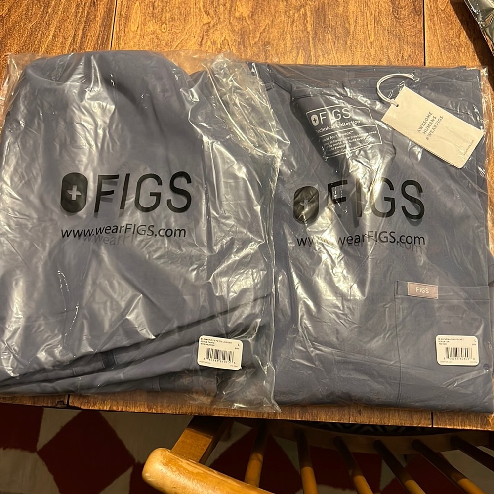 Figs scrubs, brand new - Women’s Space Navy Zamora Petite Large pants and top